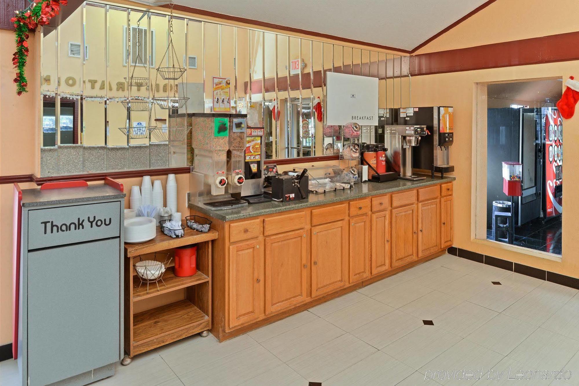 Americas Best Value Inn Конро Екстериор снимка